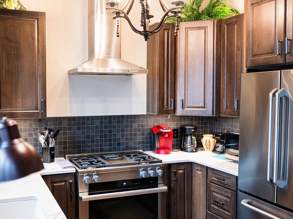 1st image of 275 S Limestone St #135