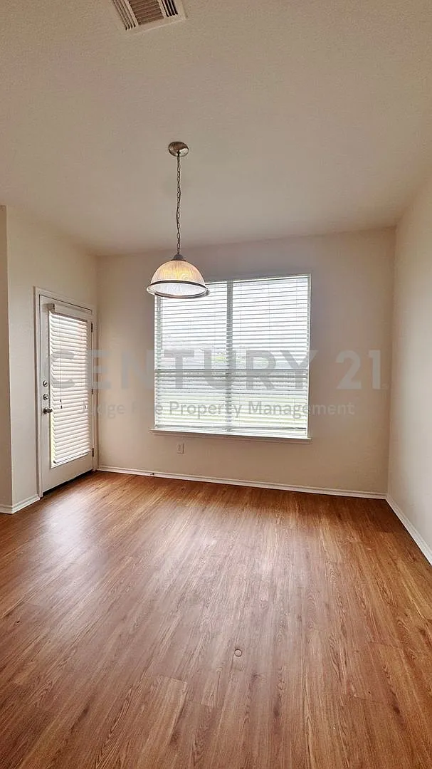 Spacious 2-Story 3/2.5/2 Townhome in Mesquite! — Photo 4