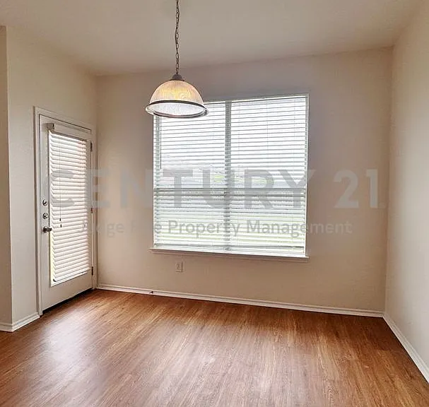 2260 Stonebrook Ln — Photo 4