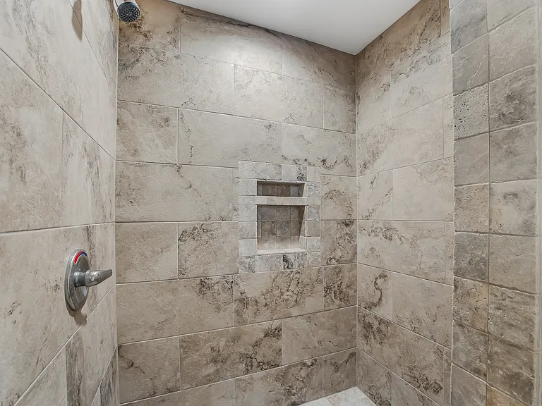 815 E Grande Blvd #R-102 — Photo 17