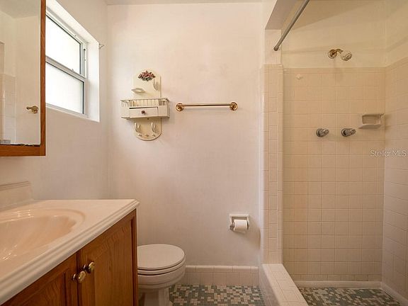 3rd image of 615 Dunbar Ct