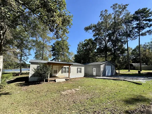 704 Catfish Dr, Eufaula, AL 36027