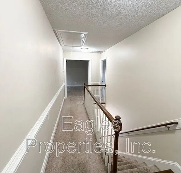 242 N Marion Dr — Photo 18