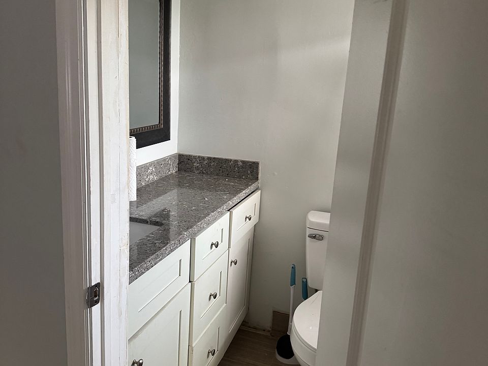 1st image of 1821 NE 41st St