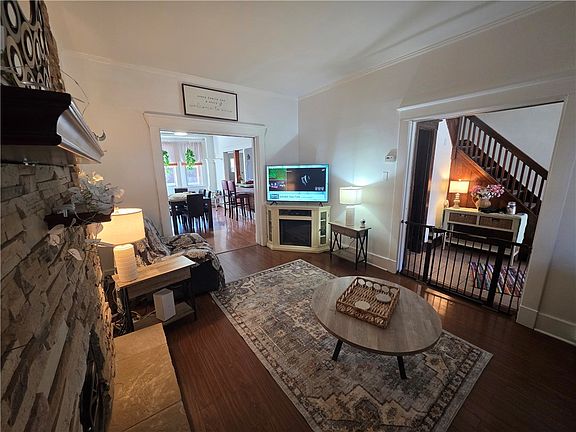 3rd image of 361 Gross St