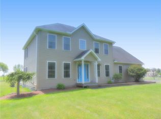 111 Pinehurst Ln, Oriskany Falls, NY 13425