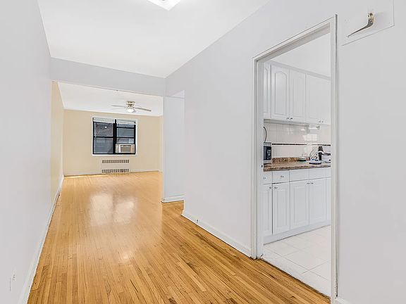 4th image of 144-64 Sanford Ave #42