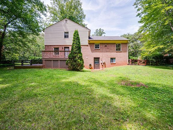 3rd image of 214 Valleywood Dr