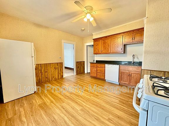 3rd image of 676 Grove St Unit 3F