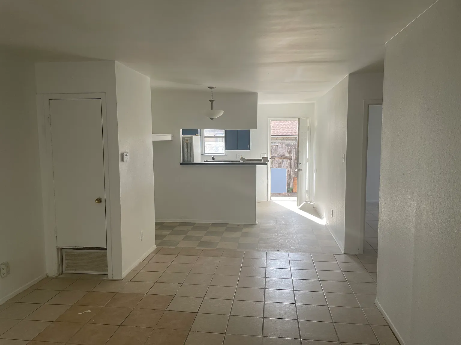 2 bed, 880 sqft, $1,550 — Photo 2