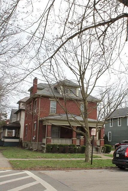 82 N Washington St photo 1