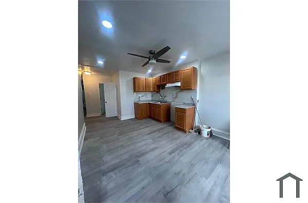 Building Photo - 323 N 9th St #1