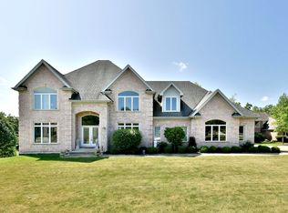 3260 Oak Knoll Rd, Carpentersville, IL 60110