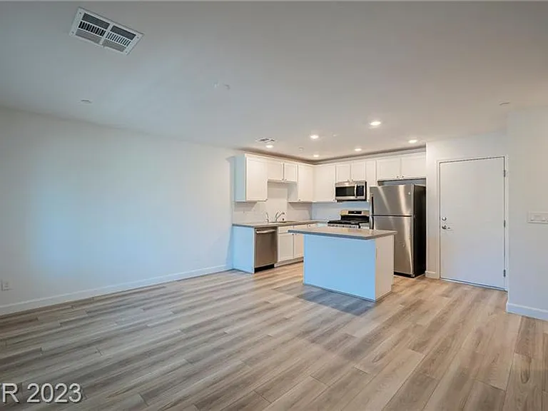 689 Omaggio Pl — Photo 3