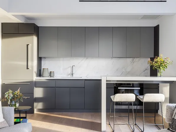300 W 30th St APT 13C, New York, NY 10001