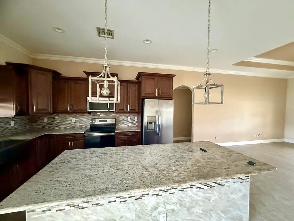 4 bed, 3.0 bath, 2182 sqft, $2,850 — Photo 4