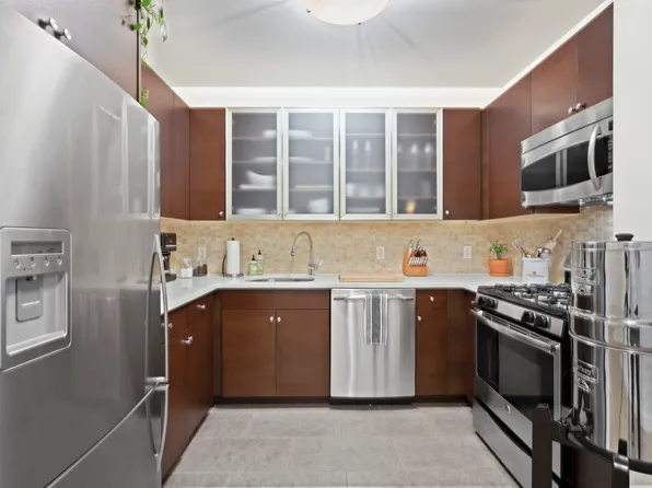 232 Pavonia Avenue image 8 of 9