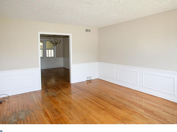 4th image of 243 Linden Ave