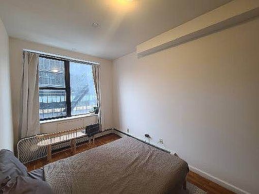 4th image of 186 Orchard St APT 3RS
