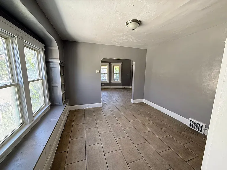 12521-12523 Locke Ave — Photo 7