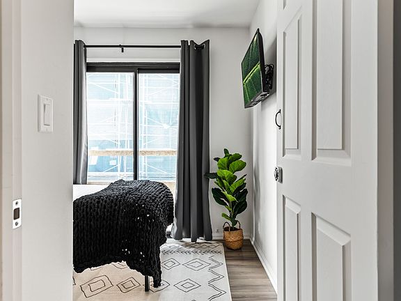 5th image of 1823 Pelham Ave #2