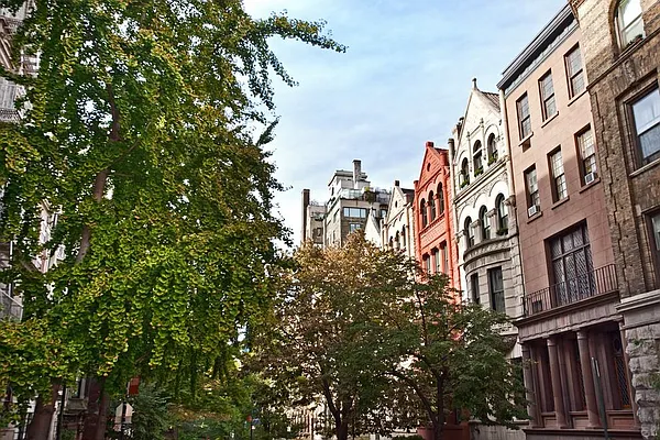 Sold by R New York | media 9