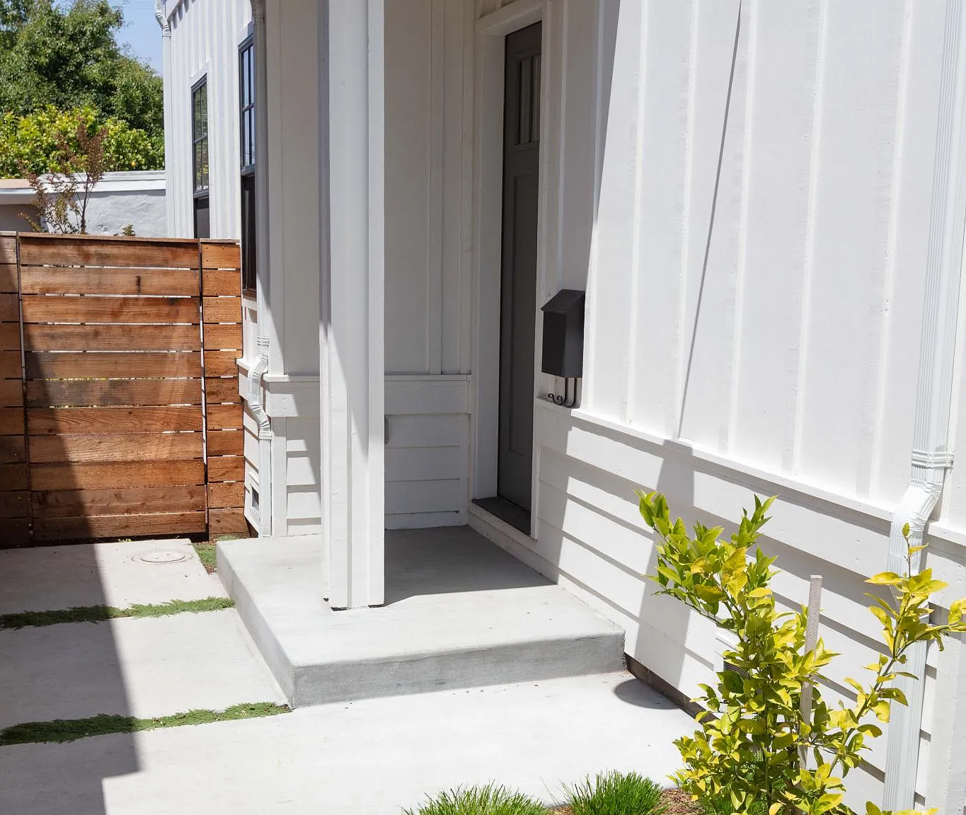 1092 65th St — Photo 3
