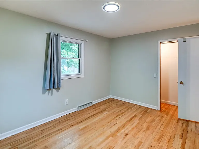 10 Bradford Ln — Photo 42