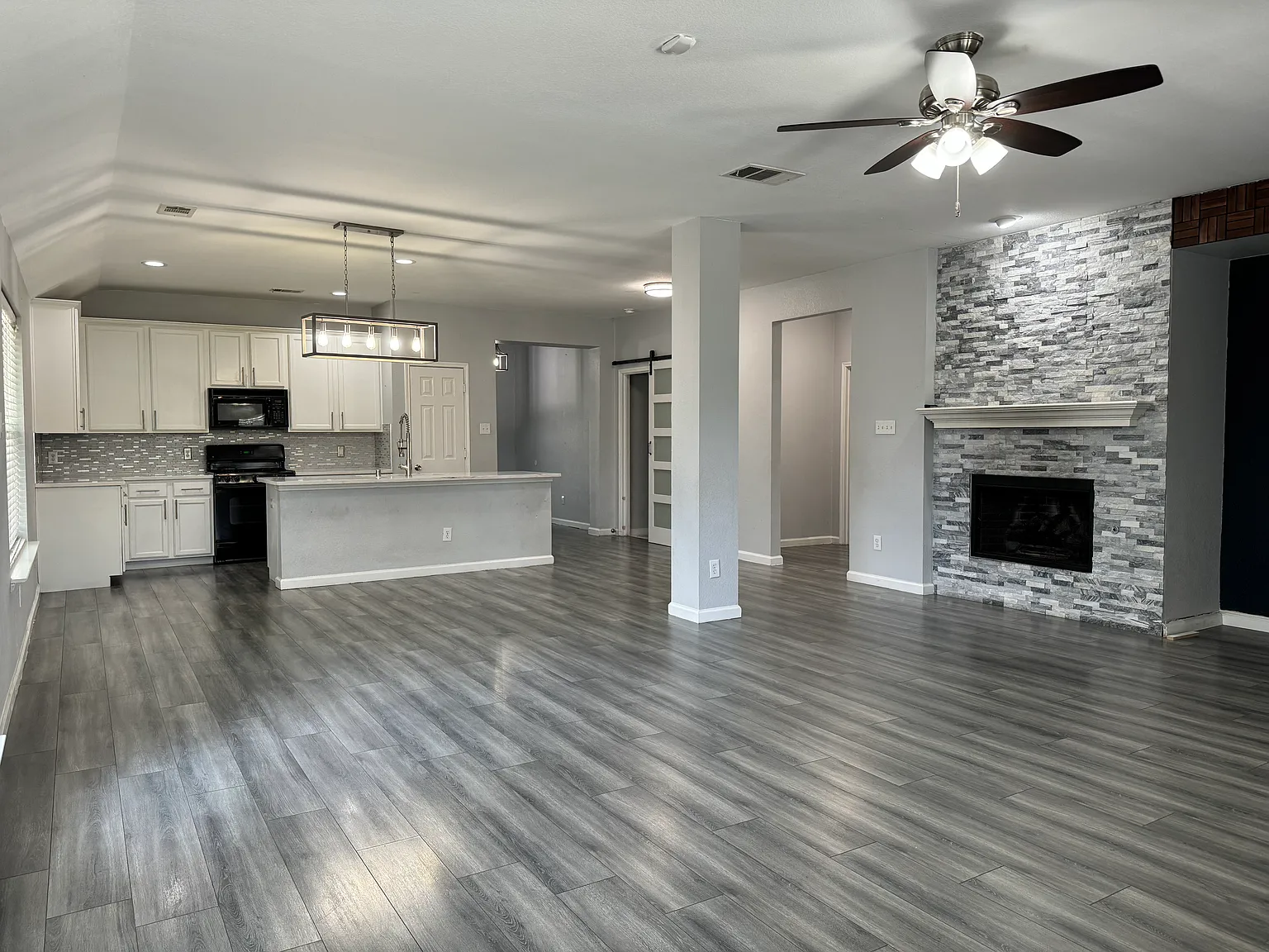 3 bed, 1872 sqft, $2,600 — Photo 4