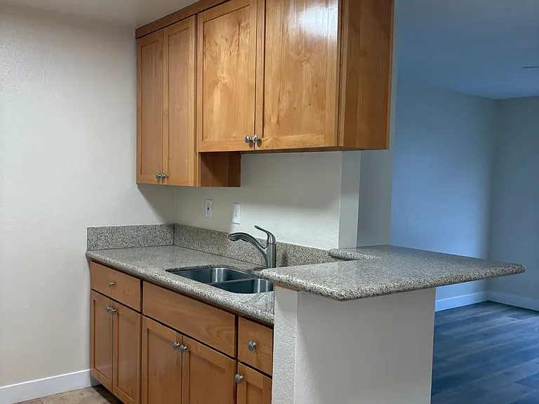 Georgia Manor — Photo 12
