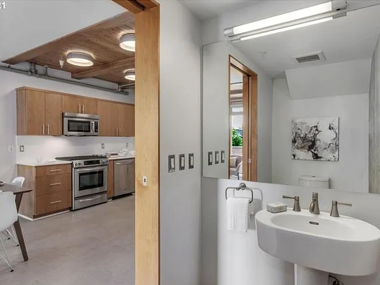 4216 N Mississippi Ave #208 — Photo 8