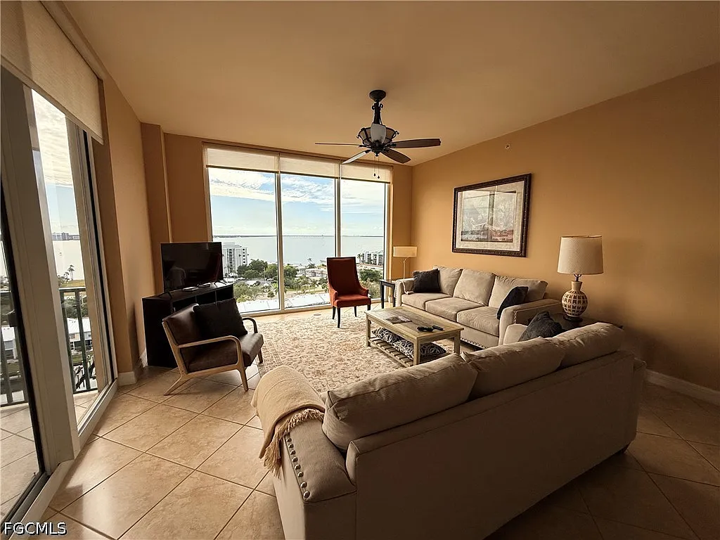3 bed, 2.5 bath, 2188 sqft, $5,900 — Photo 4
