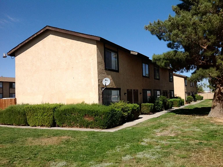 16280 Sequoia Ave — Photo 1