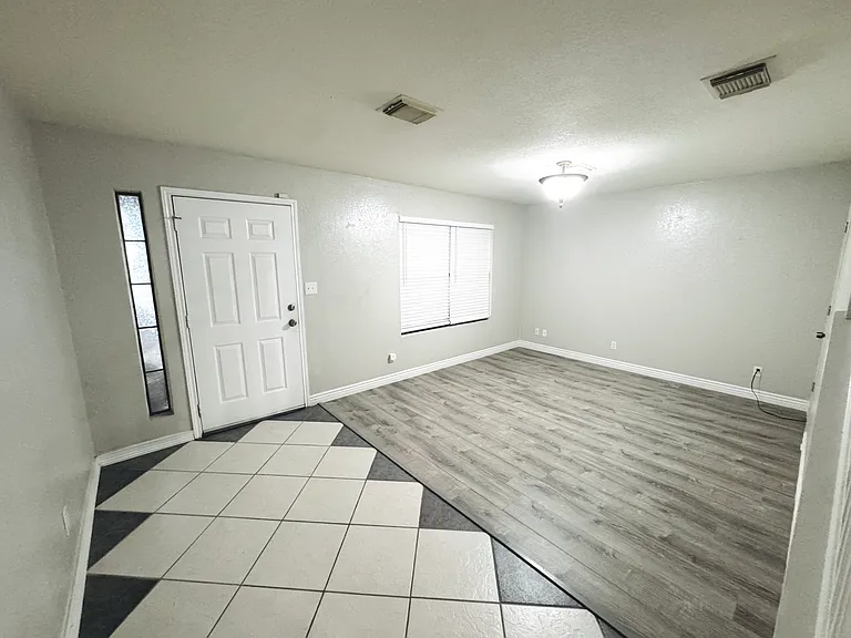 1606 Sunbend Fls — Photo 3