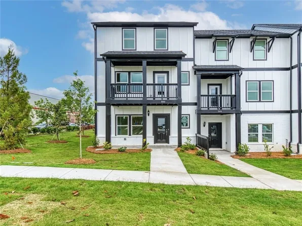 1095 Knoxboro Ln, Woodstock, GA 30188