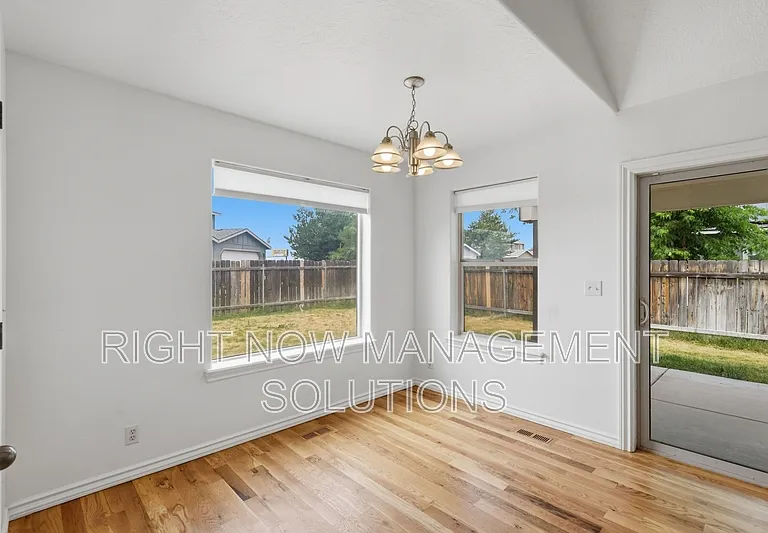 1295 N Blossom Ave — Photo 8