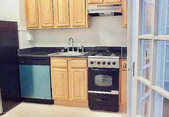 2nd image of 21 W 85th St #3