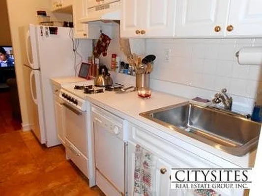 Rented by CitySites Real Estate Group | media 14