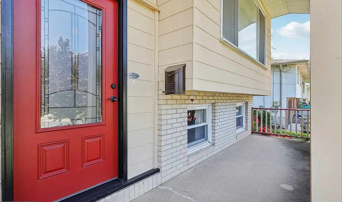 4 bed, 3.0 bath, 1938 sqft, $3,600 — Photo 2