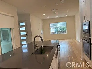 3 bed, 2.5 bath, 1890 sqft, $5,200 — Photo 3