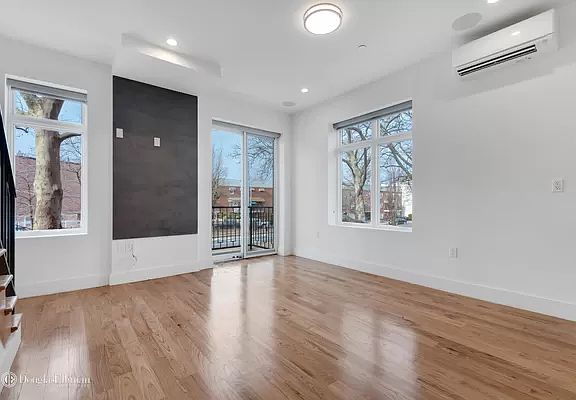 4th image of 6 McGuinness Blvd