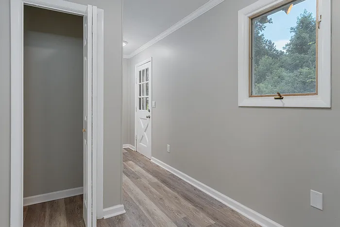 400 Derby Ln — Photo 31