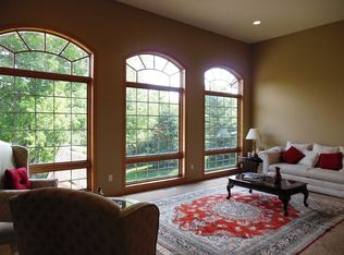 504 Hillscourte N, Roseville, MN 55113