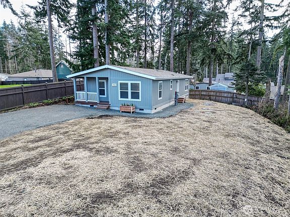 3rd image of 390 Ledgewood Beach Road