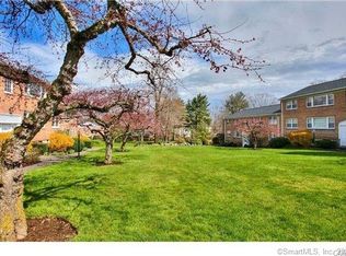 94 Heritage Hill Rd APT C, New Canaan, CT 06840