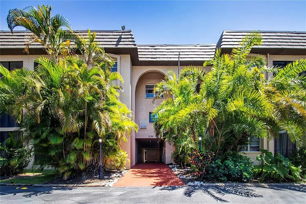 2 bed, 1.0 bath, 991 sqft, $1,800 — Photo 3