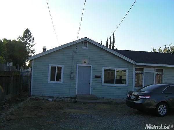2895 Oleander Ave photo 1