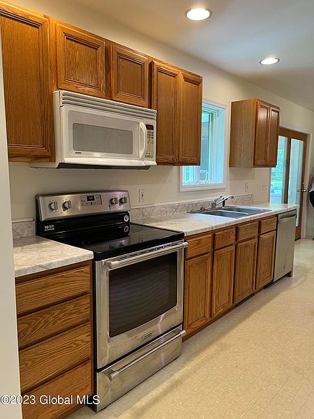 4th image of 327 Buckley Road