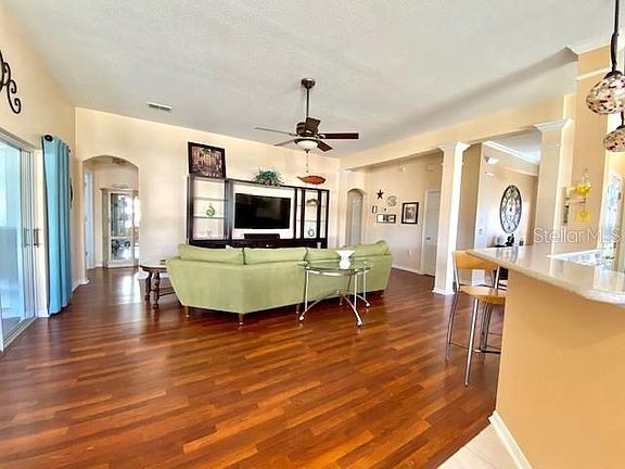 5th image of 10921 Piping Rock Cir