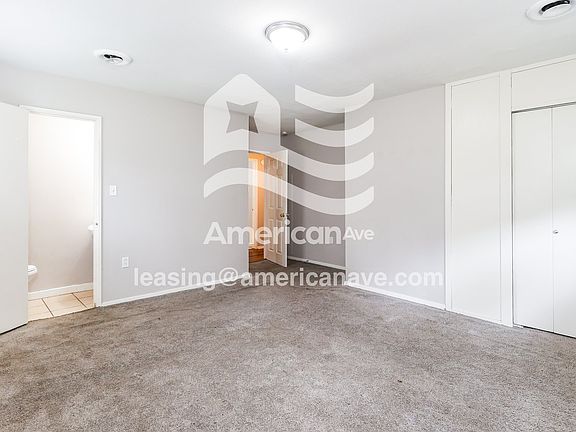1511654_003_living_room_3.jpg